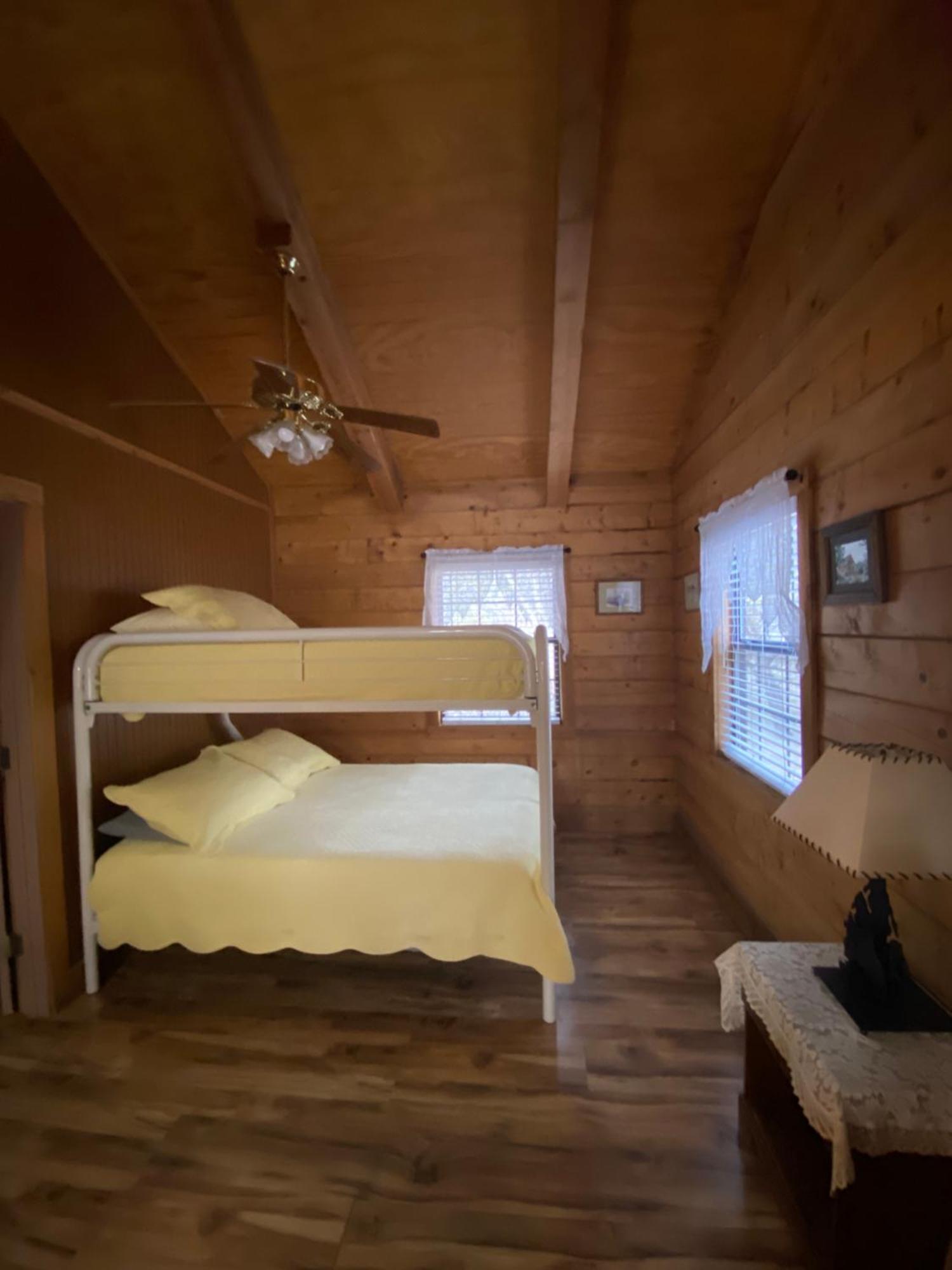 A Peace Of Heaven Cabins And Rv Vanderpool Kültér fotó