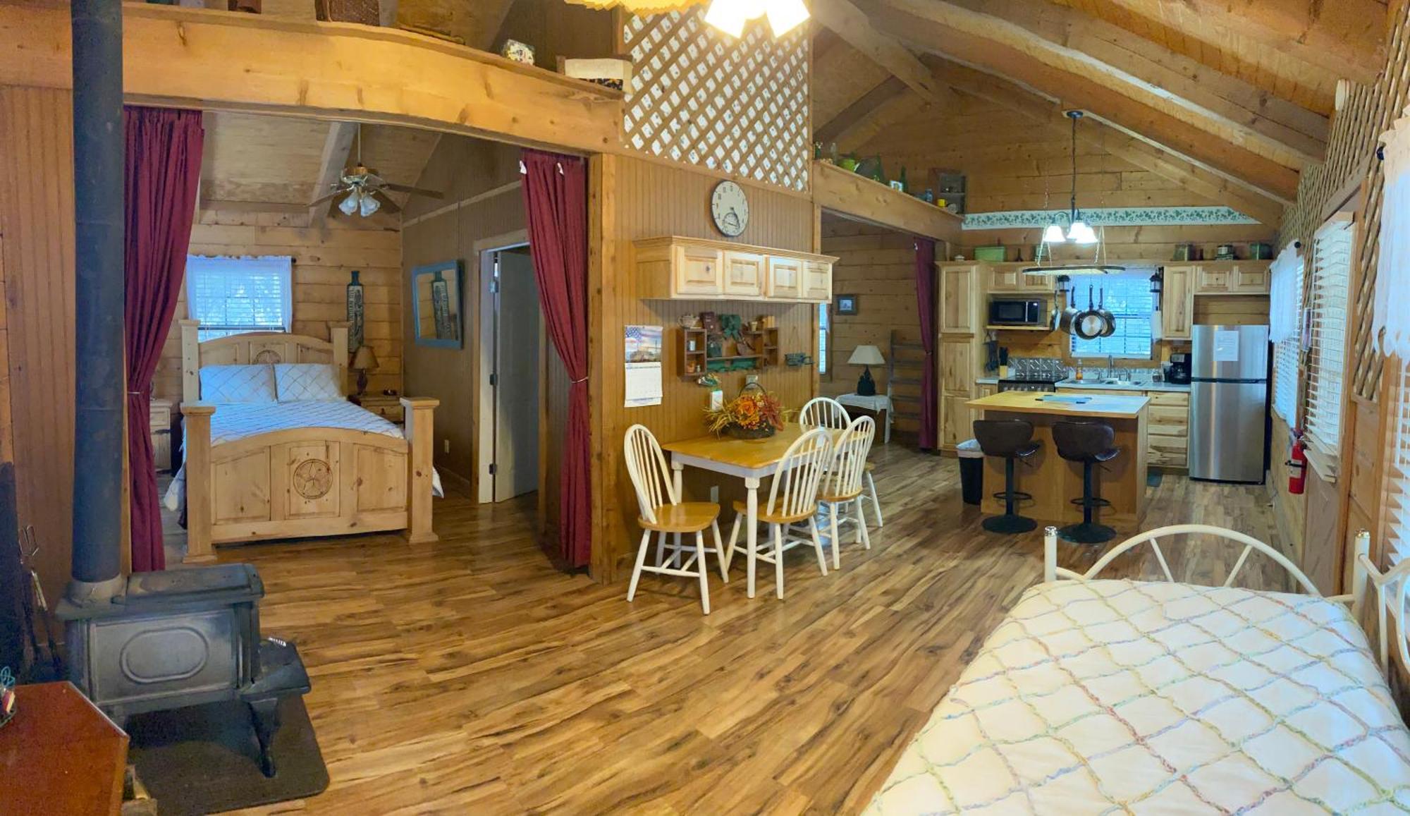 A Peace Of Heaven Cabins And Rv Vanderpool Kültér fotó