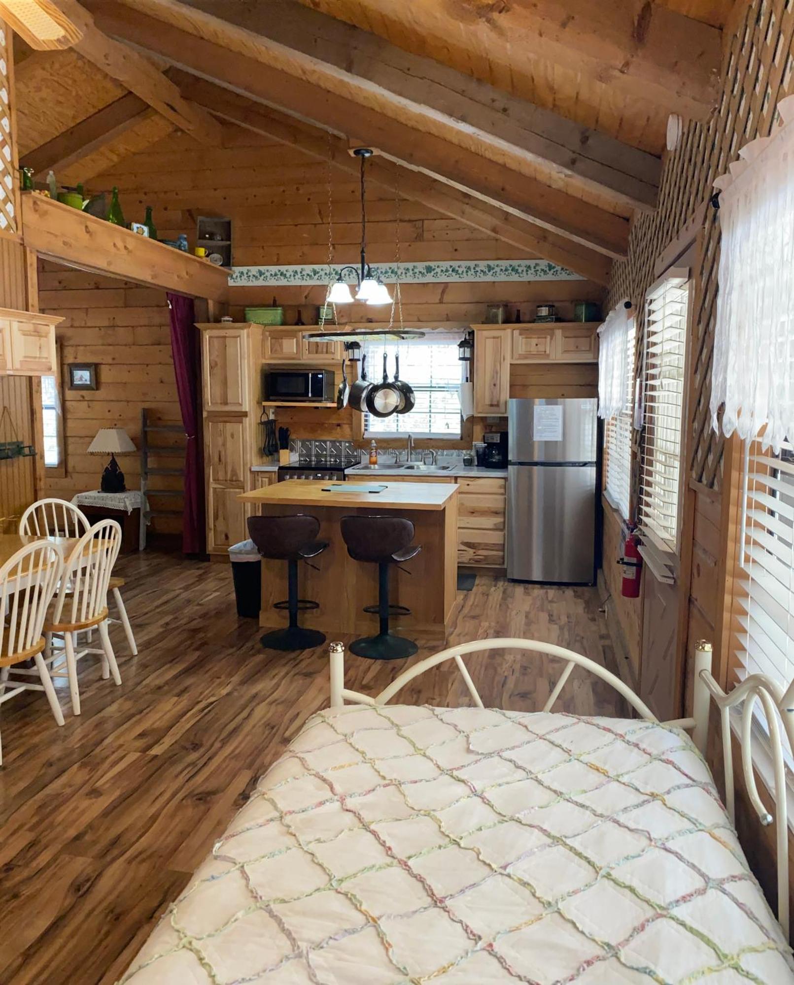 A Peace Of Heaven Cabins And Rv Vanderpool Kültér fotó